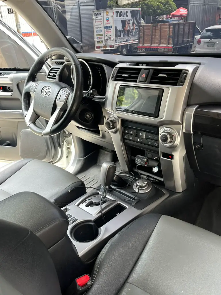 TOYOTA 4RUNNER SR5 BLINDAJE 2 PLUS 2018 (9).webp