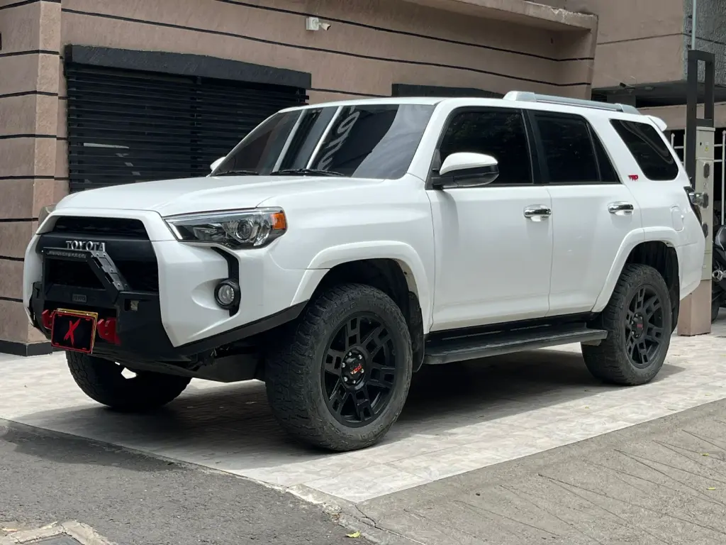 TOYOTA 4RUNNER SR5 BLINDAJE 2 PLUS 2018 (1).webp