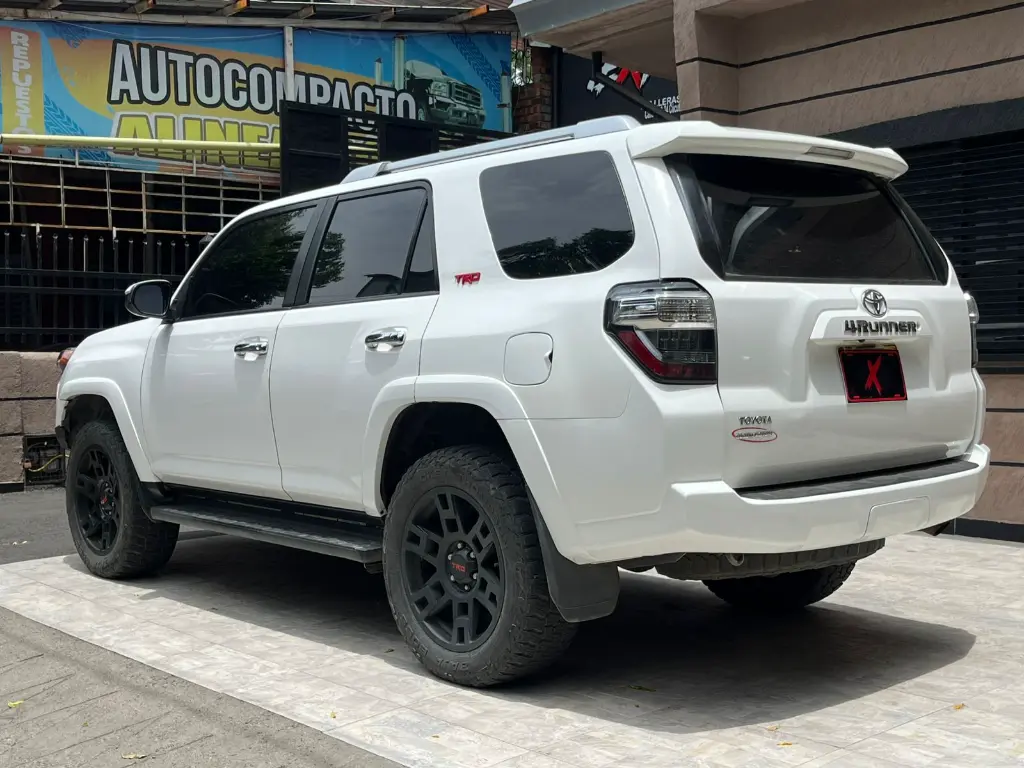 TOYOTA 4RUNNER SR5 BLINDAJE 2 PLUS 2018 (4).webp