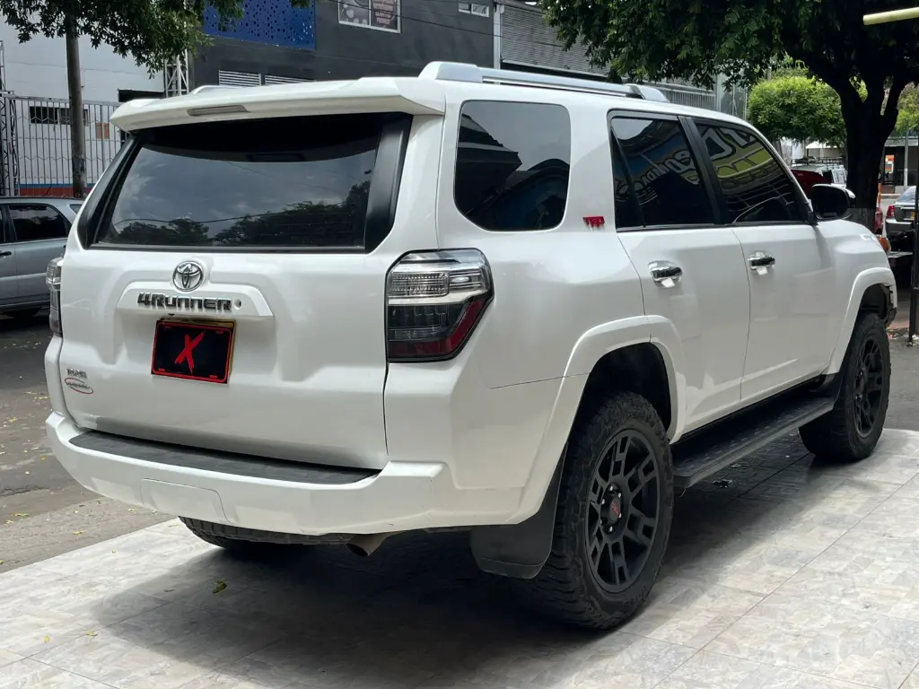 TOYOTA 4RUNNER SR5 BLINDAJE 2 PLUS 2018 (6).webp