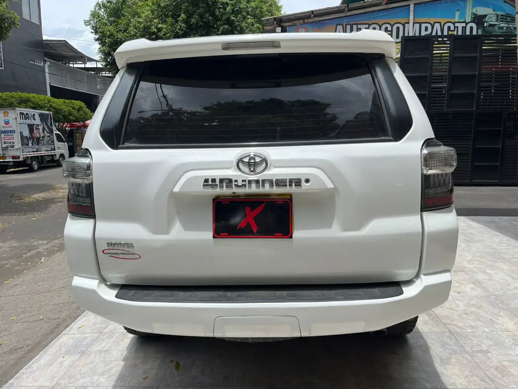 TOYOTA 4RUNNER SR5 BLINDAJE 2 PLUS 2018 (5).webp