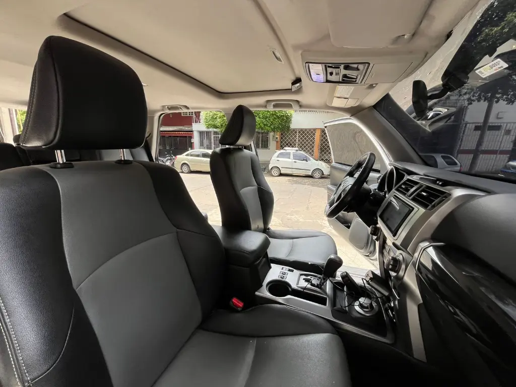 TOYOTA 4RUNNER SR5 BLINDAJE 2 PLUS 2018 (16).webp