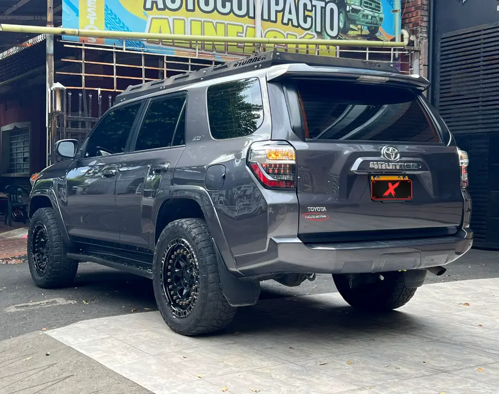 TOYOTA 4RUNNER SR5 4.0 GASOLINA 2022 publicar en $234.900 (4).webp