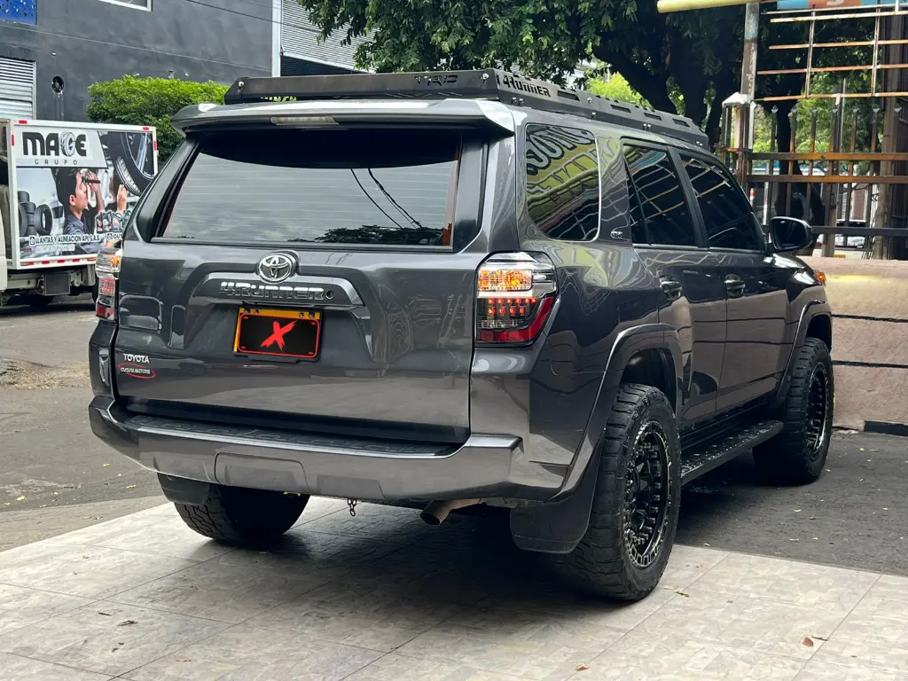 TOYOTA 4RUNNER SR5 4.0 GASOLINA 2022 publicar en $234.900 (6).webp