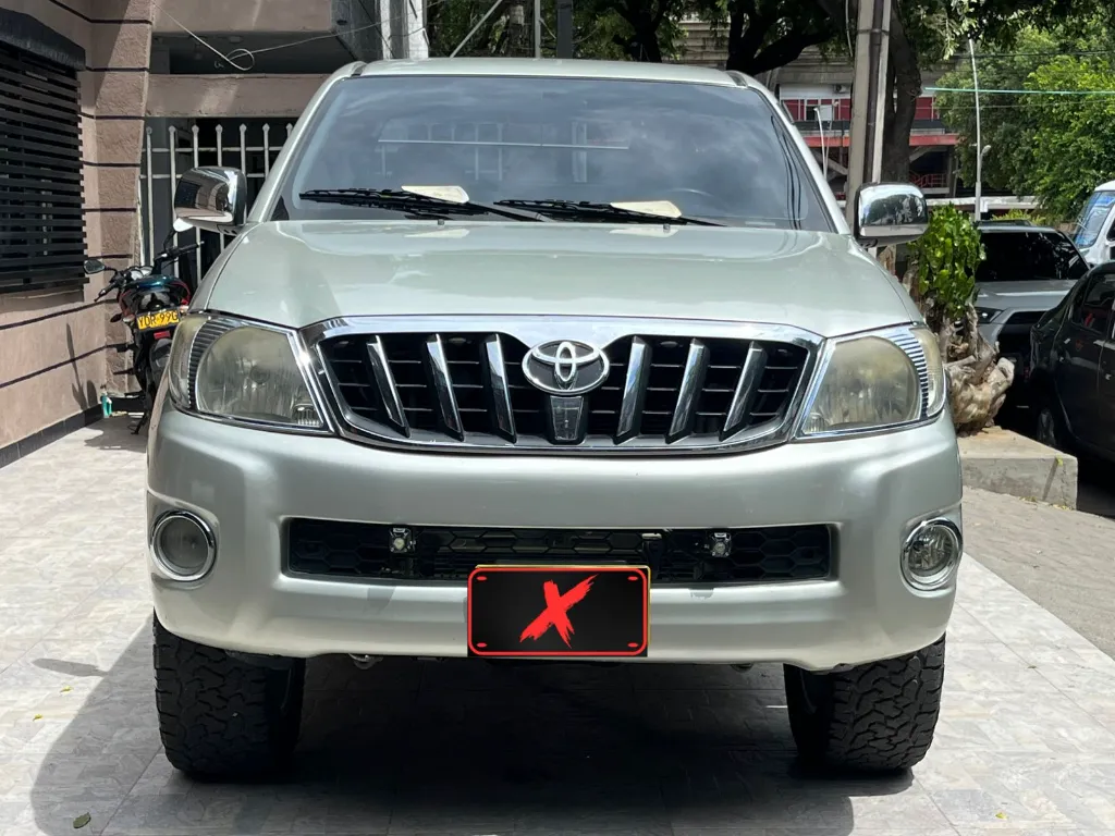 TOYOTA HILUX 4X2 2.7l MOD 2012  (2).webp