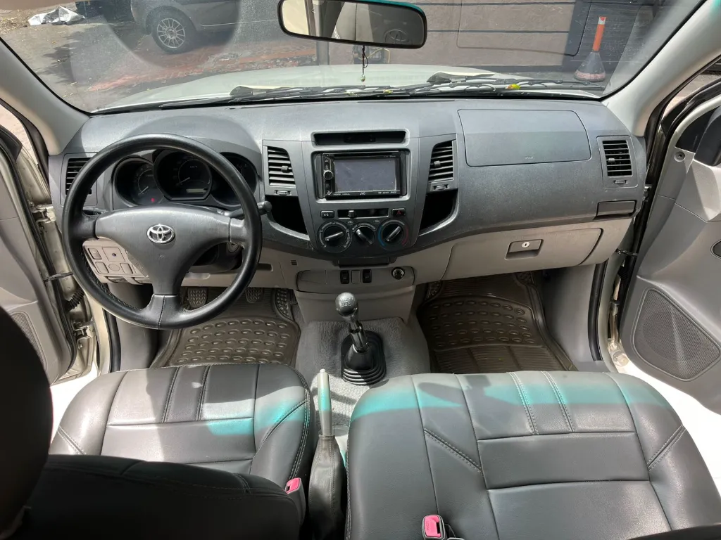 TOYOTA HILUX 4X2 2.7l MOD 2012  (10).webp