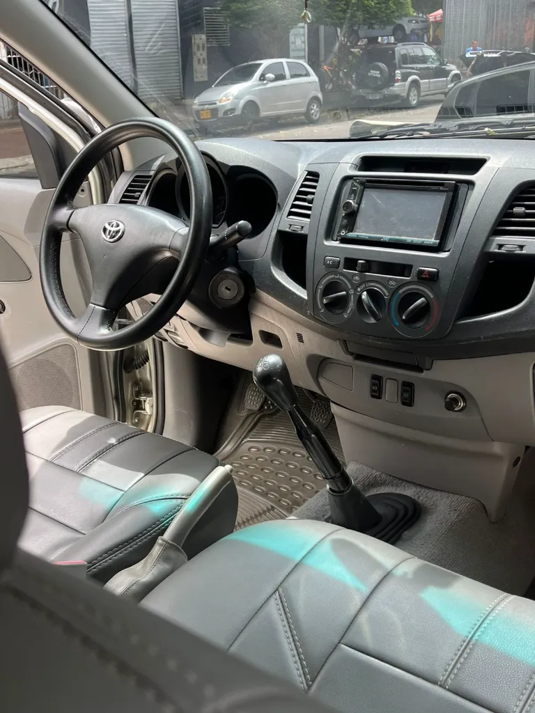 TOYOTA HILUX 4X2 2.7l MOD 2012  (12).webp