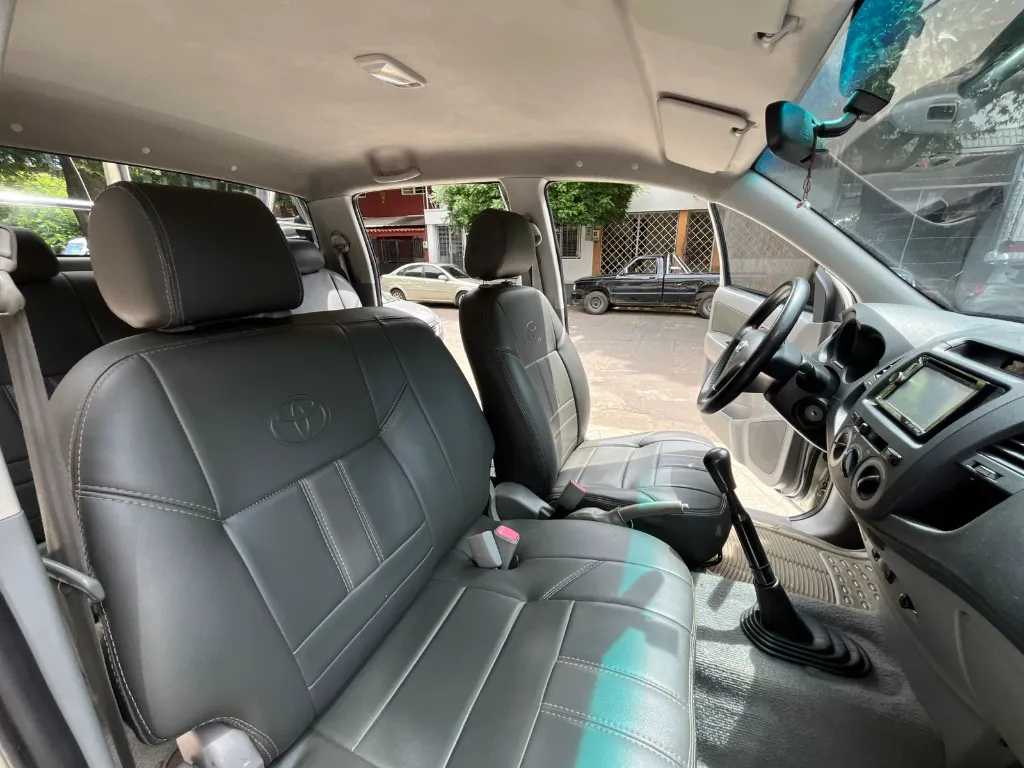 TOYOTA HILUX 4X2 2.7l MOD 2012  (20).webp