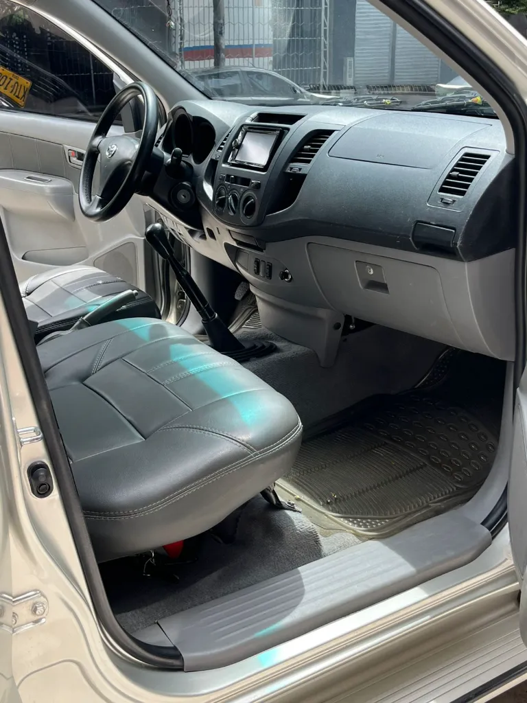 TOYOTA HILUX 4X2 2.7l MOD 2012  (18).webp