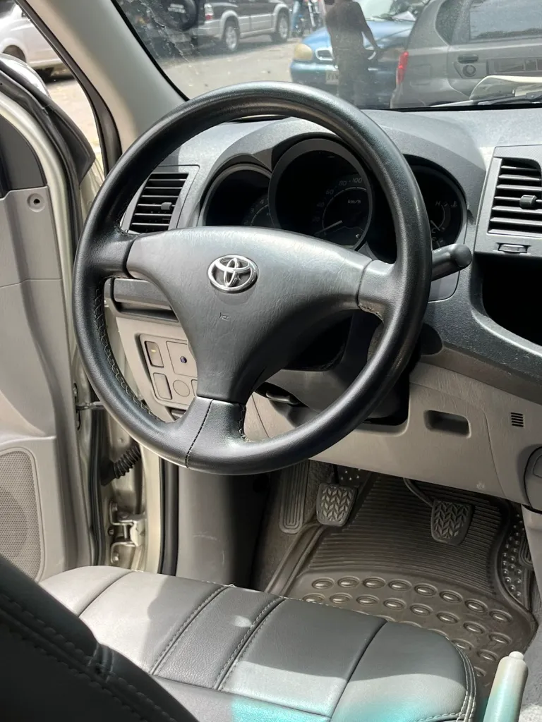 TOYOTA HILUX 4X2 2.7l MOD 2012  (9).webp