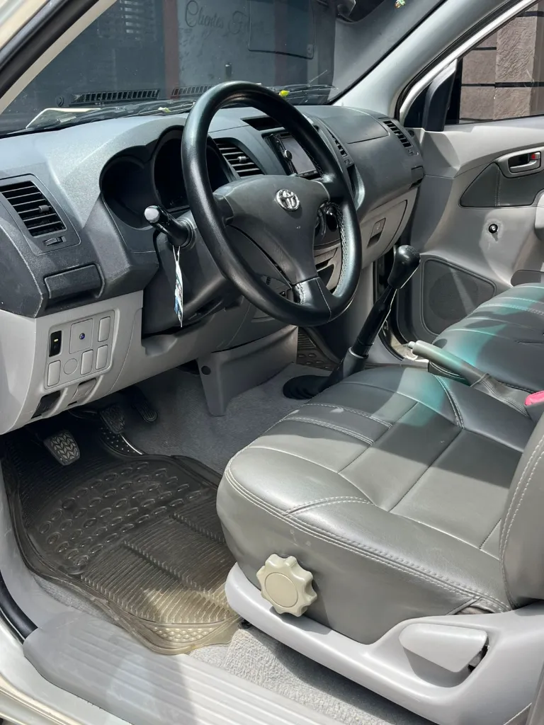 TOYOTA HILUX 4X2 2.7l MOD 2012  (14).webp