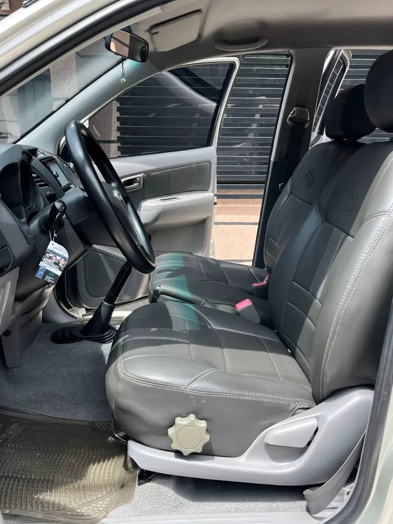 TOYOTA HILUX 4X2 2.7l MOD 2012  (15).webp