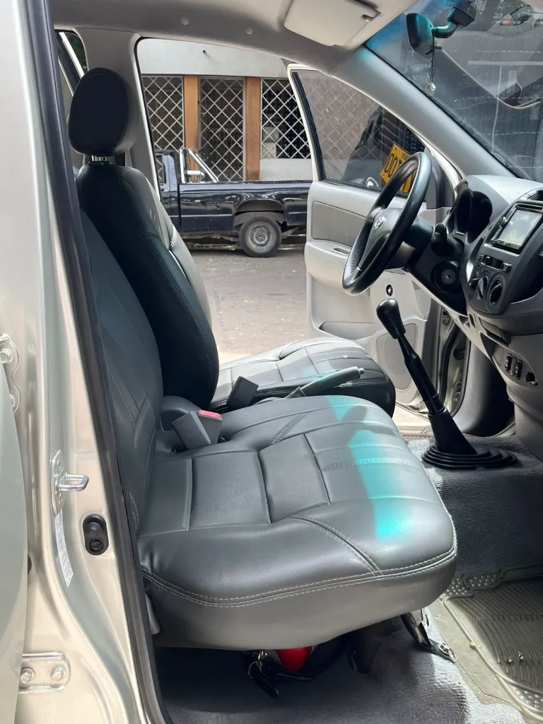 TOYOTA HILUX 4X2 2.7l MOD 2012  (19).webp