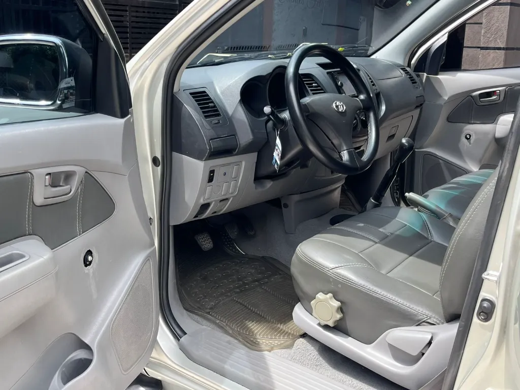 TOYOTA HILUX 4X2 2.7l MOD 2012  (13).webp
