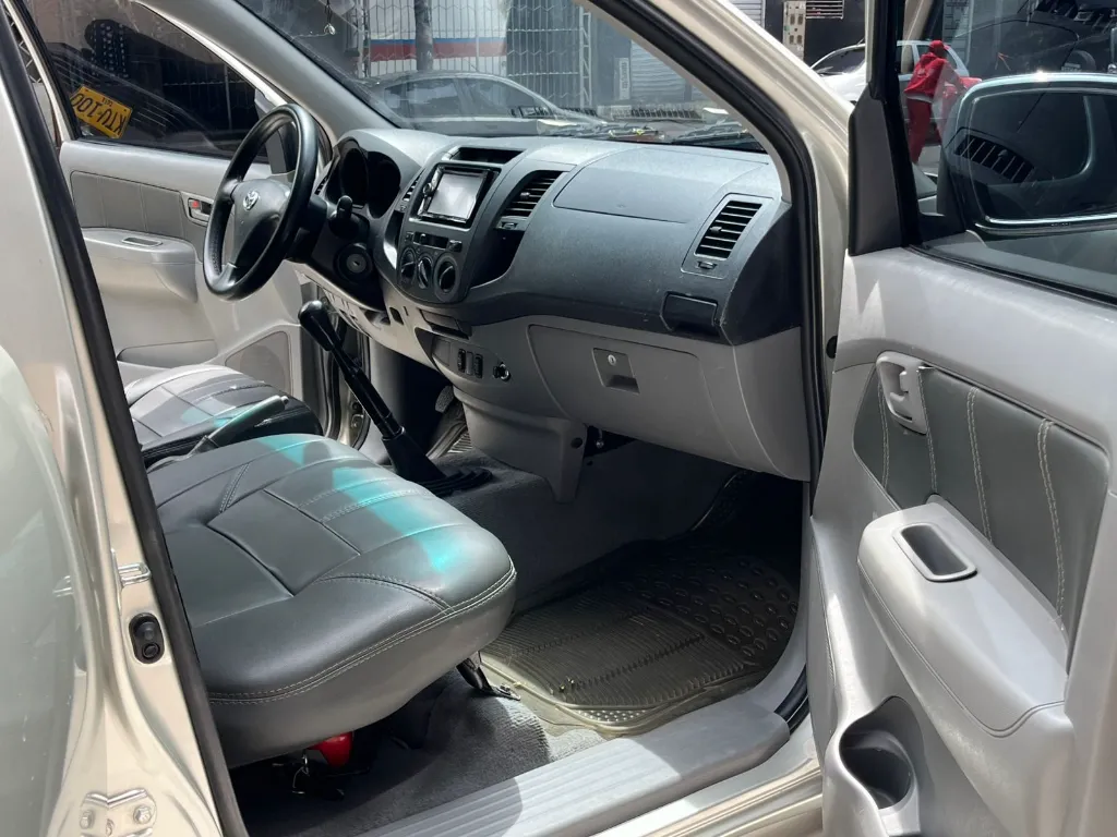 TOYOTA HILUX 4X2 2.7l MOD 2012  (17).webp