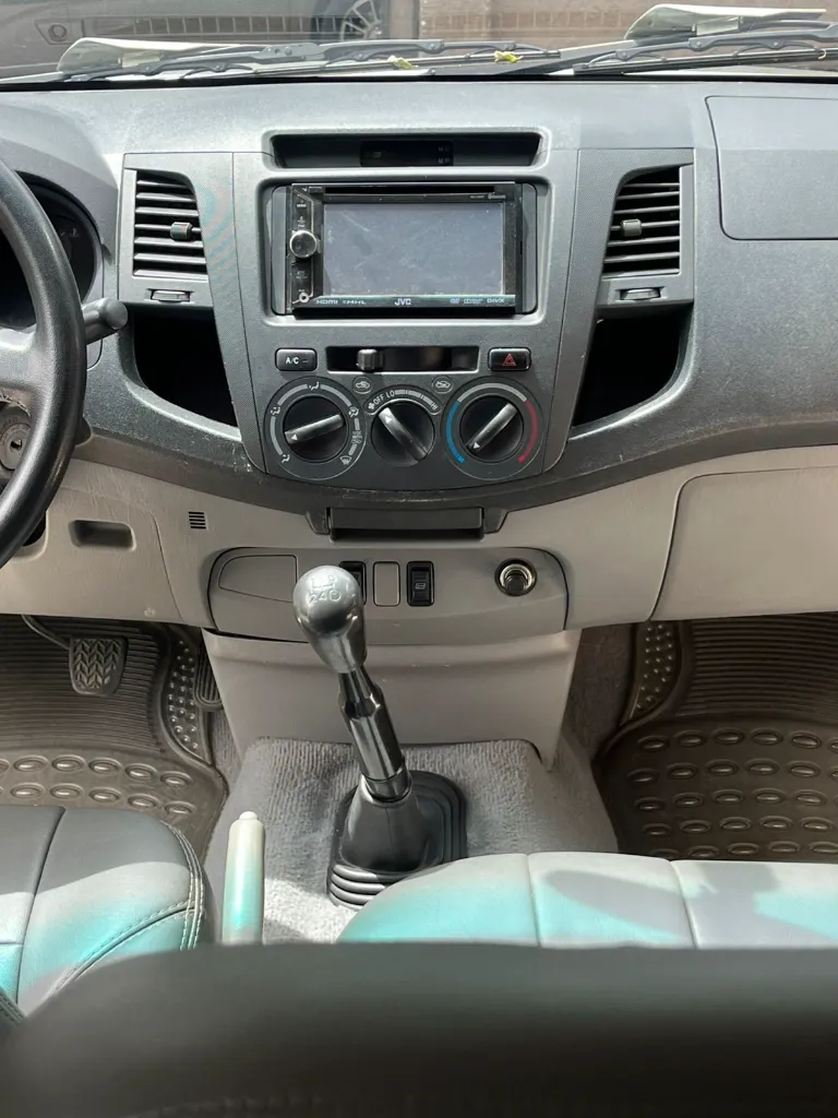 TOYOTA HILUX 4X2 2.7l MOD 2012  (11).webp