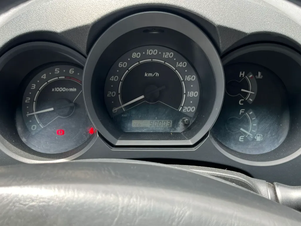 TOYOTA HILUX 4X2 2.7l MOD 2012  (8).webp