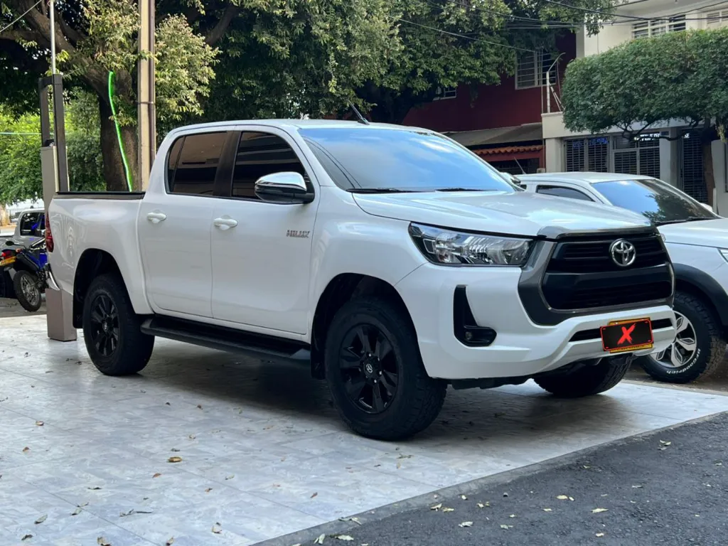 TOYOTA HILUX 2.7 GASOLINA 4X4 MT 2022  (3).webp