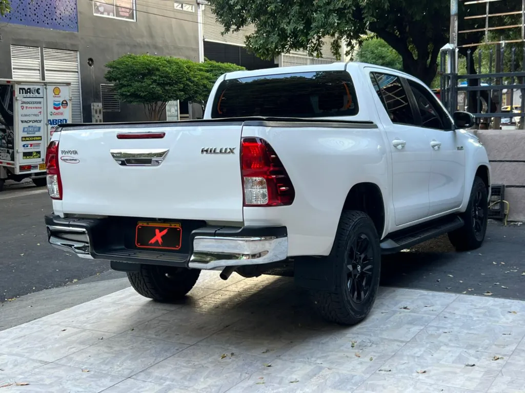 TOYOTA HILUX 2.7 GASOLINA 4X4 MT 2022  (6).webp