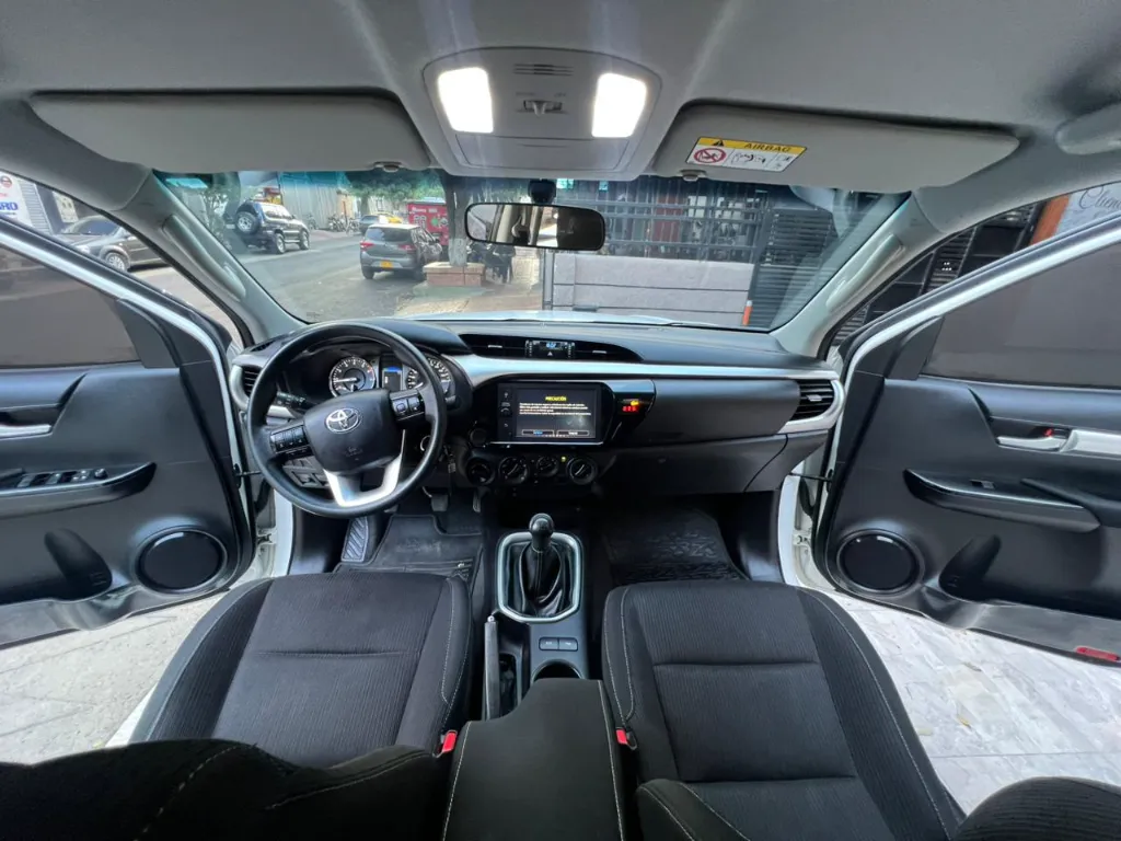 TOYOTA HILUX 2.7 GASOLINA 4X4 MT 2022  (10).webp