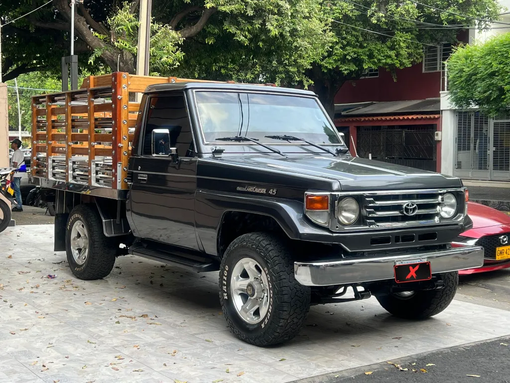 TOYOTA LAND CRUISER HEMBRA 4.5 GASOLINA 4X4 2001 (3).webp