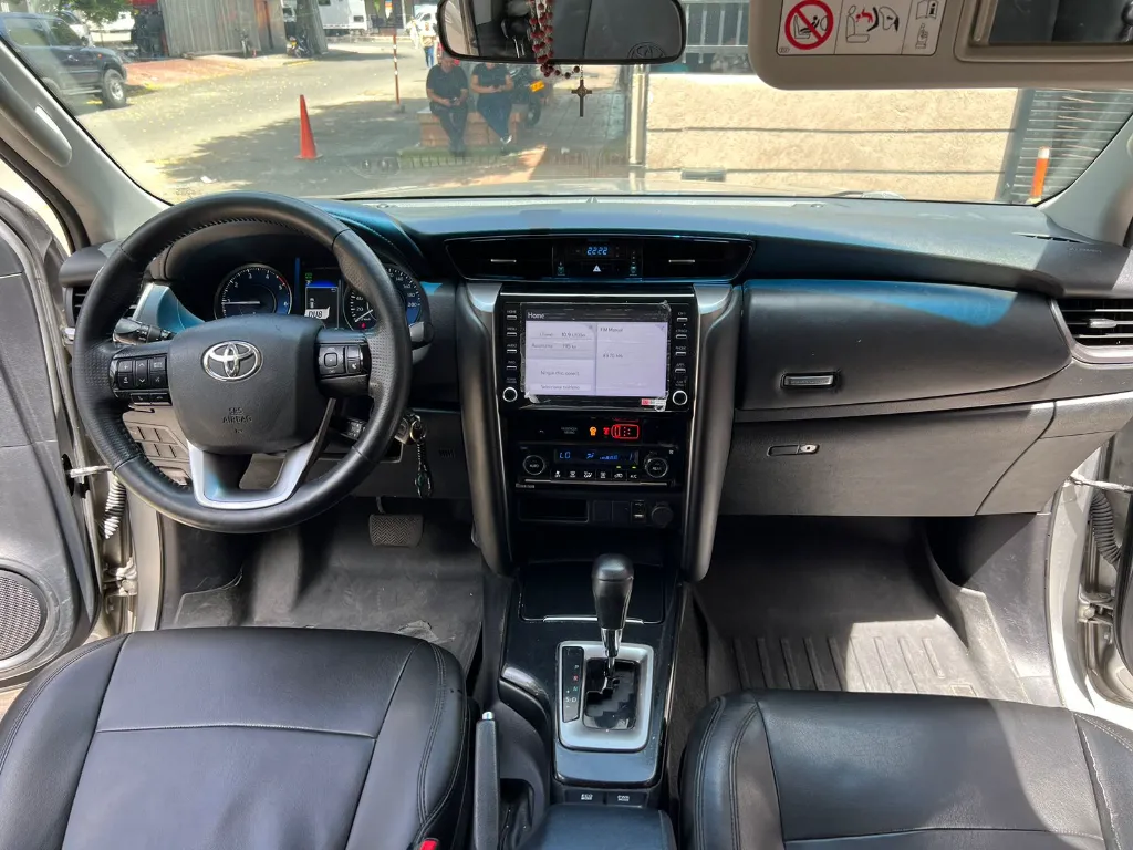 TOYOTA FORTUNER SR 2.4 DIÉSEL 2021 (15).webp