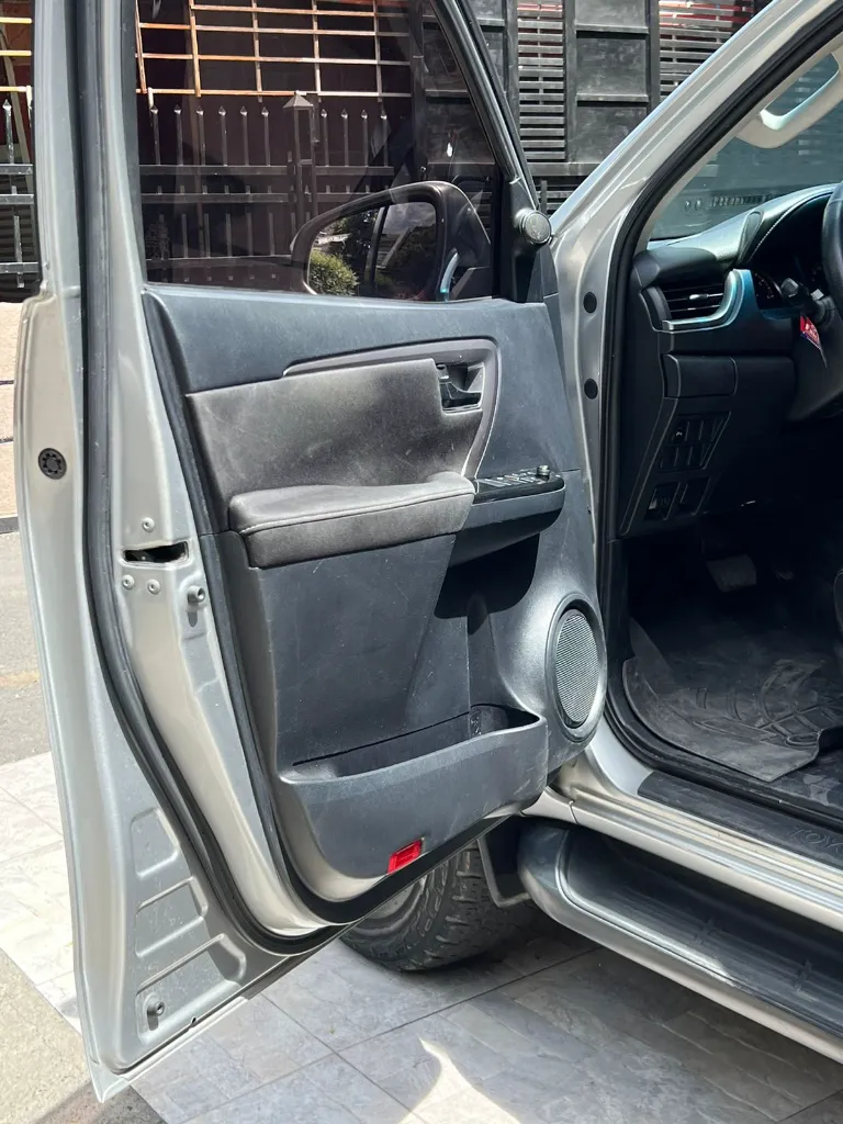 TOYOTA FORTUNER SR 2.4 DIÉSEL 2021 (12).webp