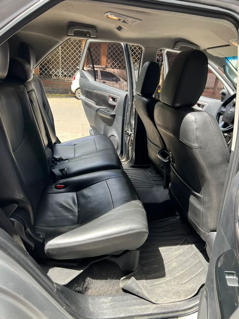 TOYOTA FORTUNER SR 2.4 DIÉSEL 2021 (8).webp