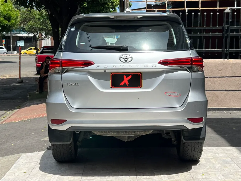 TOYOTA FORTUNER SR 2.4 DIÉSEL 2021 (5).webp