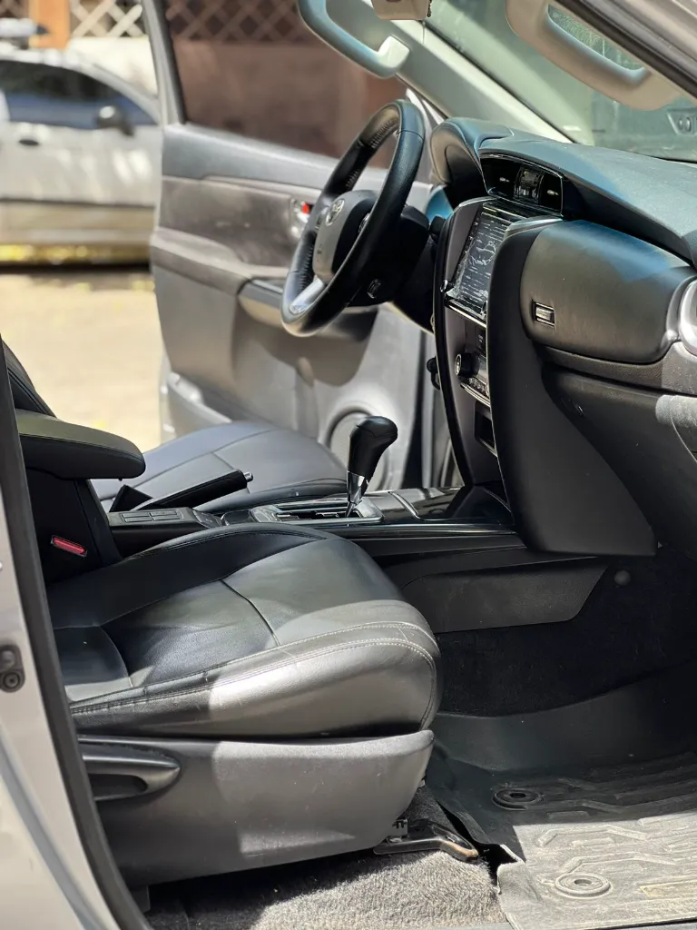 TOYOTA FORTUNER SR 2.4 DIÉSEL 2021 (17).webp