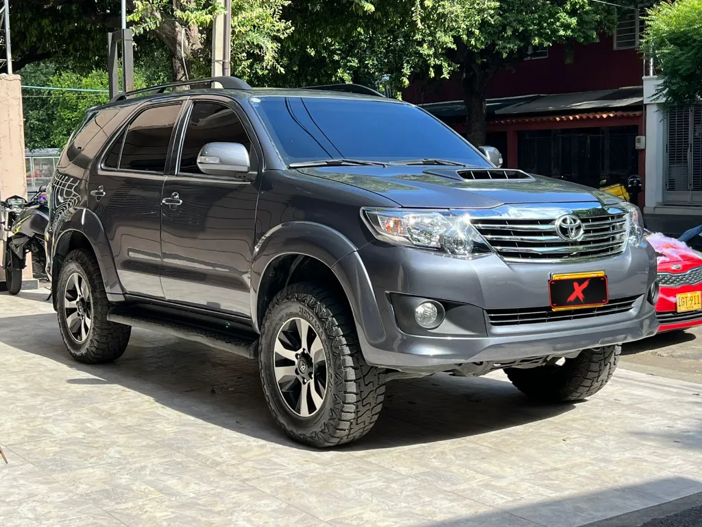 TOYOTA FORTUNER SRV 3.0 DIESEL 4X4 BLINDAJE 2+ 2014 (3).webp