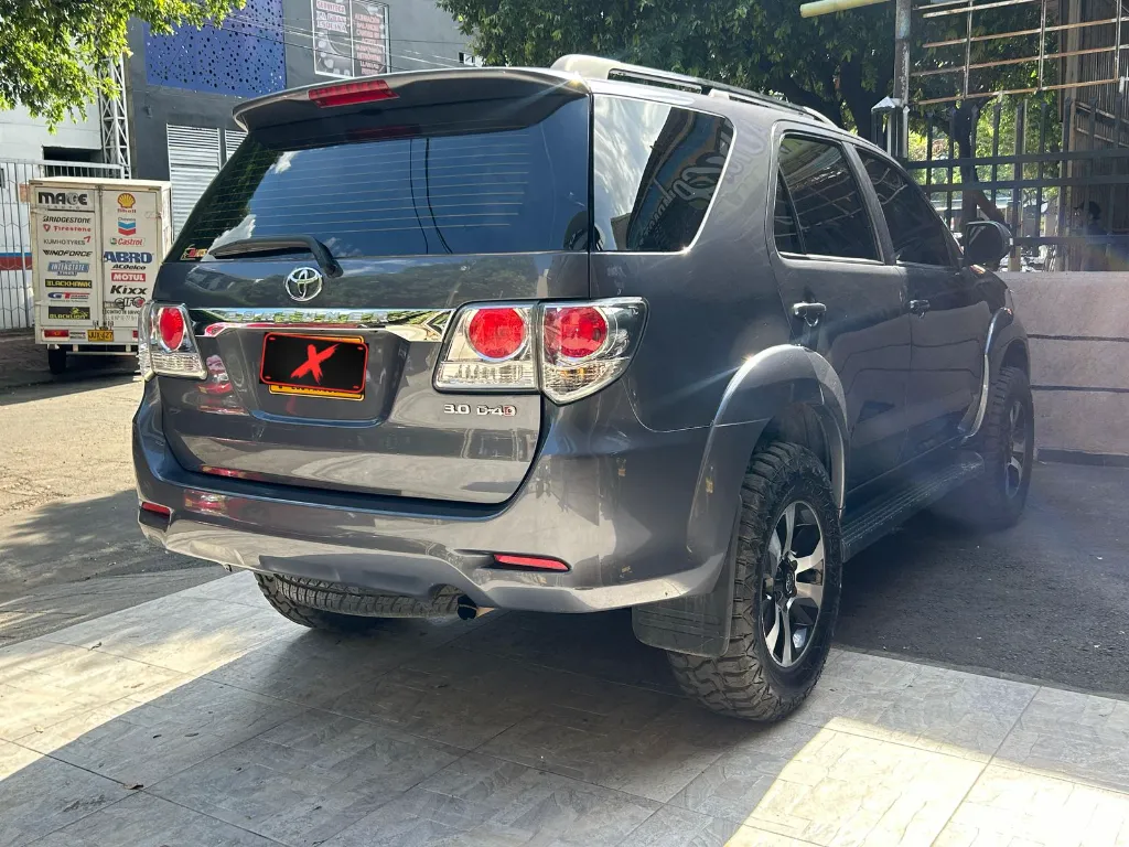 TOYOTA FORTUNER SRV 3.0 DIESEL 4X4 BLINDAJE 2+ 2014 (6).webp