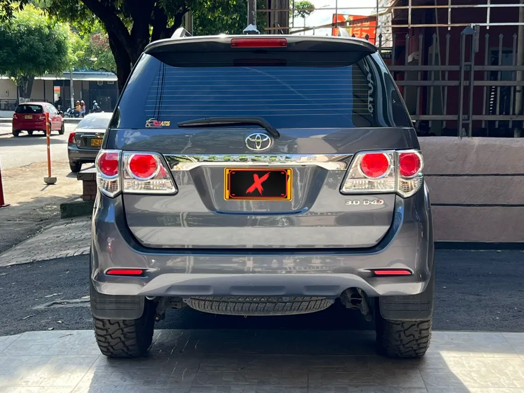 TOYOTA FORTUNER SRV 3.0 DIESEL 4X4 BLINDAJE 2+ 2014 (5).webp