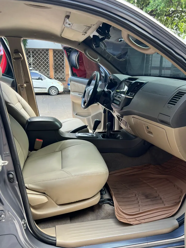 TOYOTA FORTUNER SRV 3.0 DIESEL 4X4 BLINDAJE 2+ 2014 (17).webp