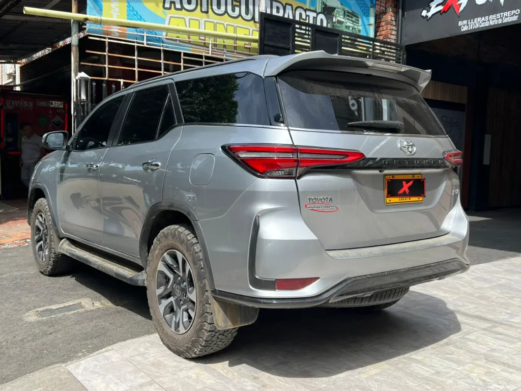 TOYOTA FORTUNER SRV 2.8 DIESEL 4X4 BLINDAJE 2+ 2024 (4).webp