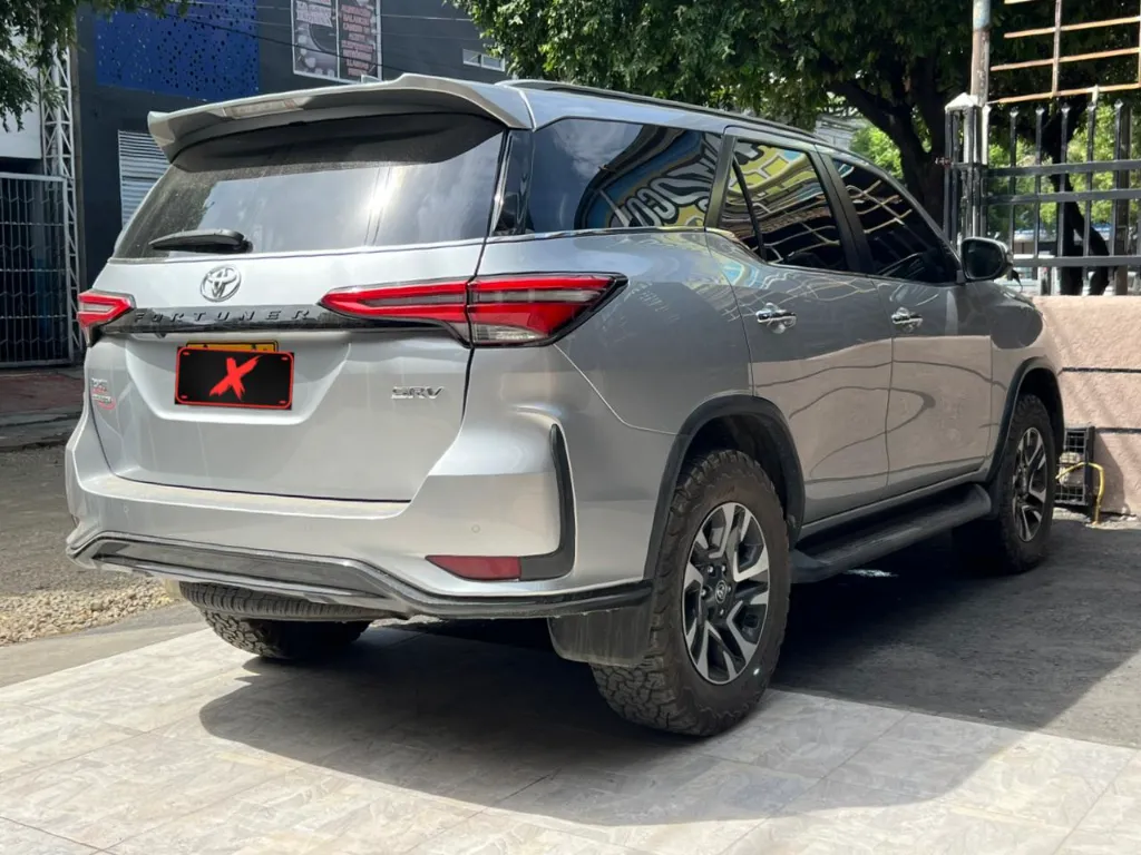 TOYOTA FORTUNER SRV 2.8 DIESEL 4X4 BLINDAJE 2+ 2024 (6).webp