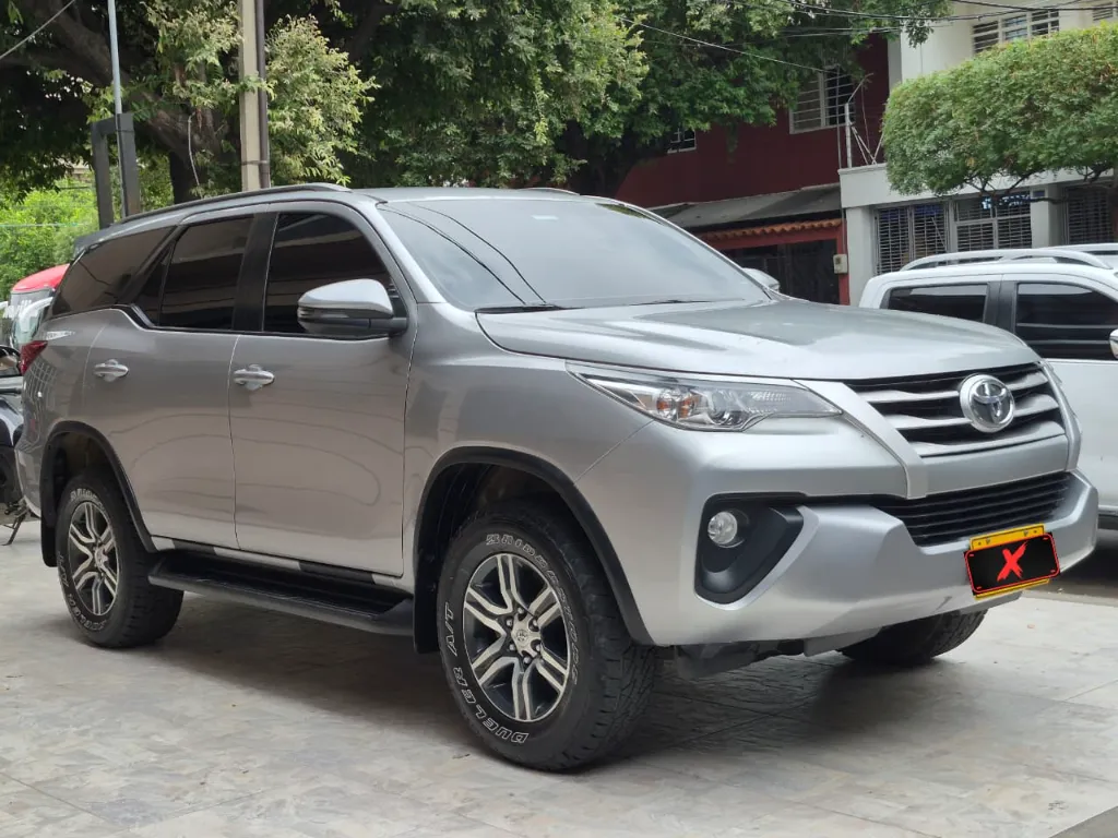 TOYOTA FORTUNER SW4 Diésel 2019 (3).webp