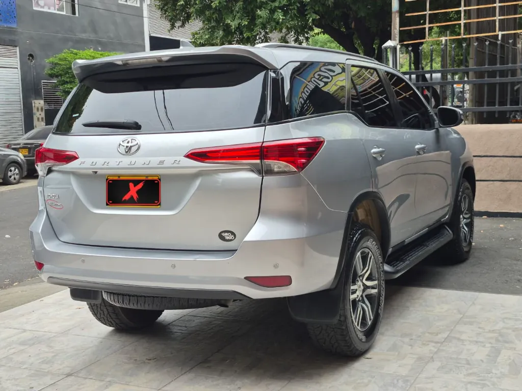 TOYOTA FORTUNER SW4 Diésel 2019 (6).webp