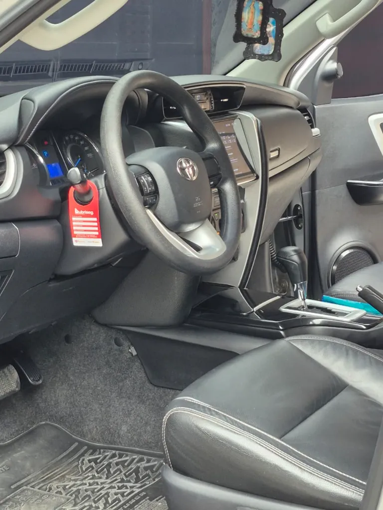 TOYOTA FORTUNER SW4 Diésel 2019 (18).webp