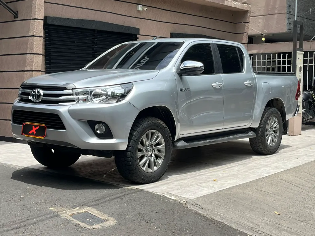 TOYOTA HILUX SRV DIESEL 2.8l 4X4 BLINDAJE 2 PLUS MOD 2018  (1).webp