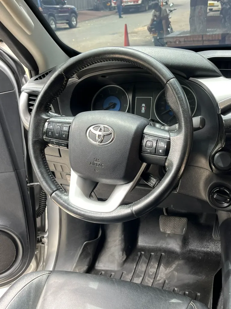 TOYOTA HILUX SRV DIESEL 2.8l 4X4 BLINDAJE 2 PLUS MOD 2018  (8).webp
