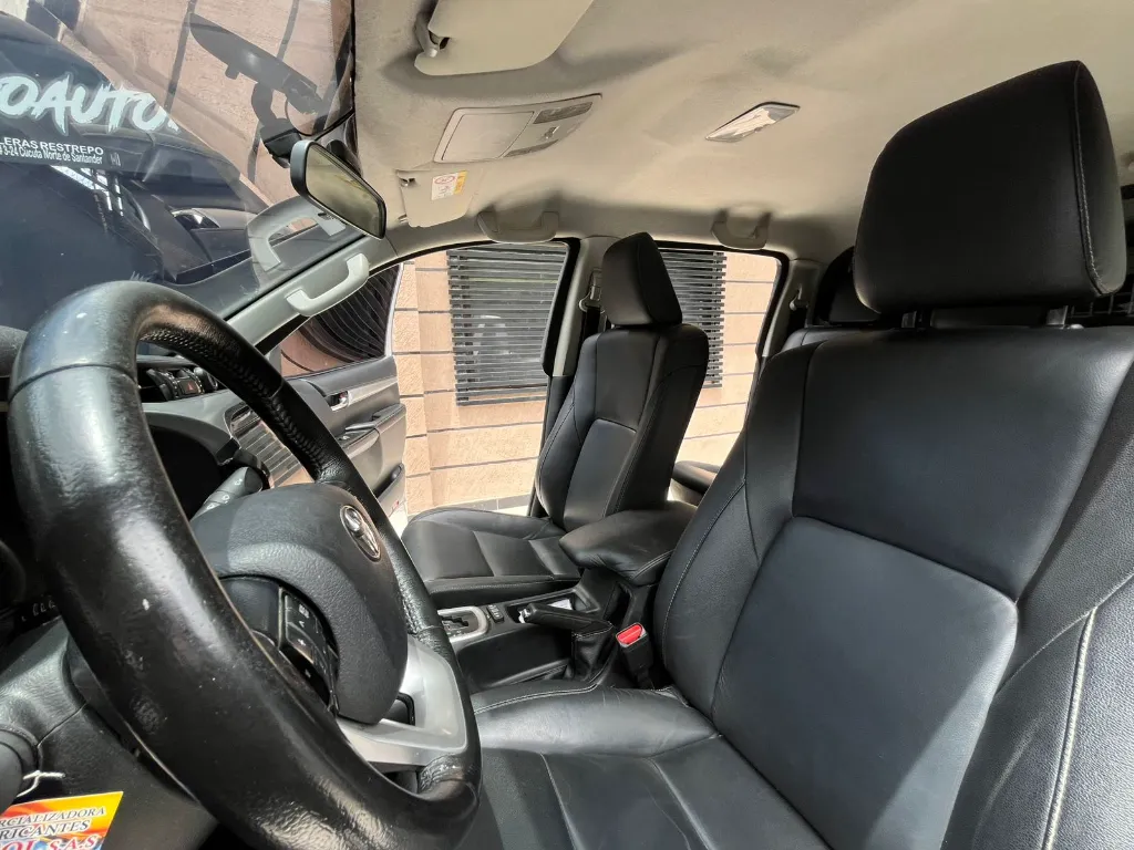 TOYOTA HILUX SRV DIESEL 2.8l 4X4 BLINDAJE 2 PLUS MOD 2018  (17).webp