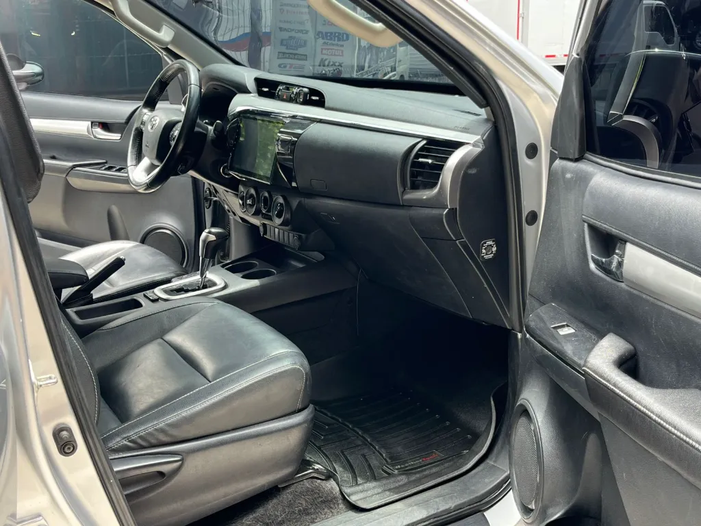 TOYOTA HILUX SRV DIESEL 2.8l 4X4 BLINDAJE 2 PLUS MOD 2018  (13).webp