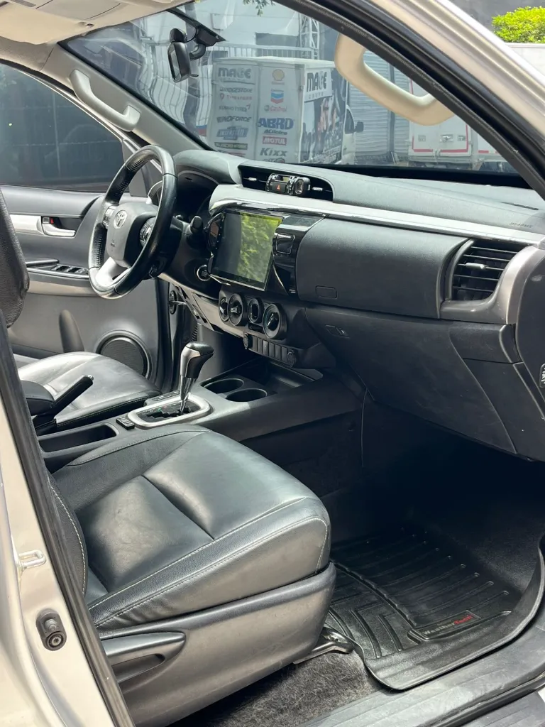 TOYOTA HILUX SRV DIESEL 2.8l 4X4 BLINDAJE 2 PLUS MOD 2018  (12).webp