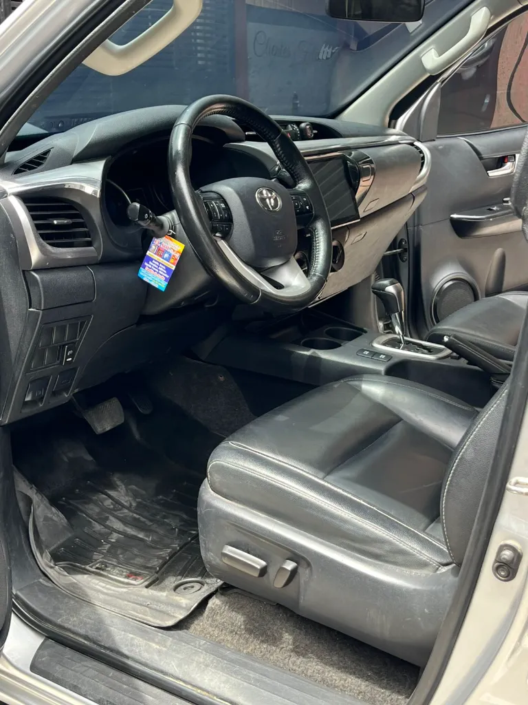 TOYOTA HILUX SRV DIESEL 2.8l 4X4 BLINDAJE 2 PLUS MOD 2018  (19).webp