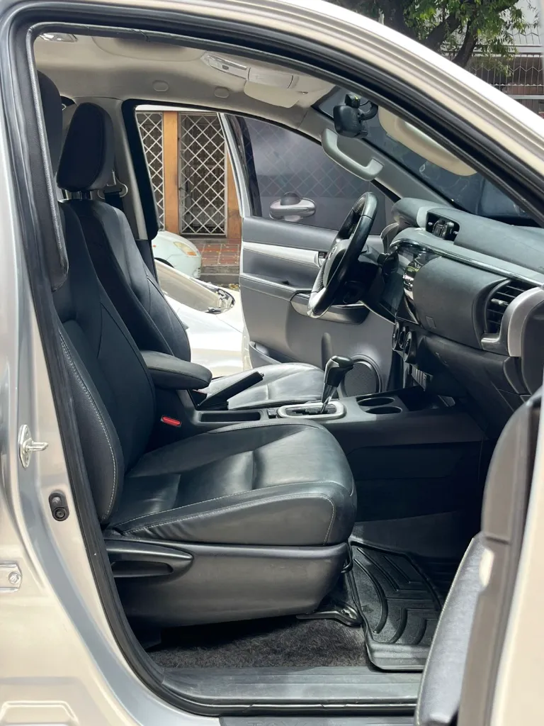 TOYOTA HILUX SRV DIESEL 2.8l 4X4 BLINDAJE 2 PLUS MOD 2018  (14).webp