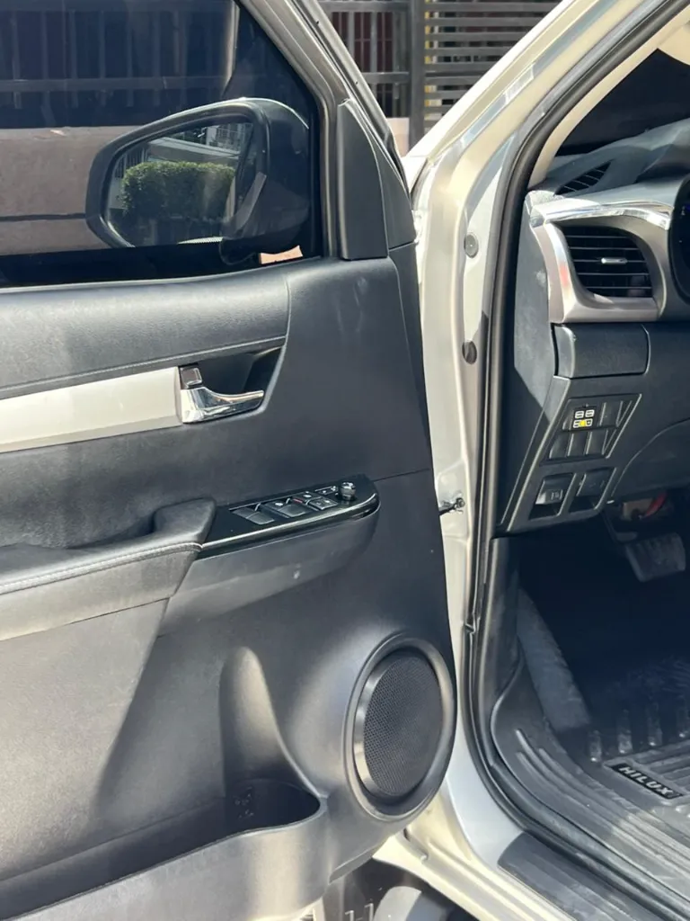 TOYOTA HILUX SRV 2.8 DIÉSEL 4X4 BLINDAJE 2+ 2020 publicar en $223.900 (20).webp