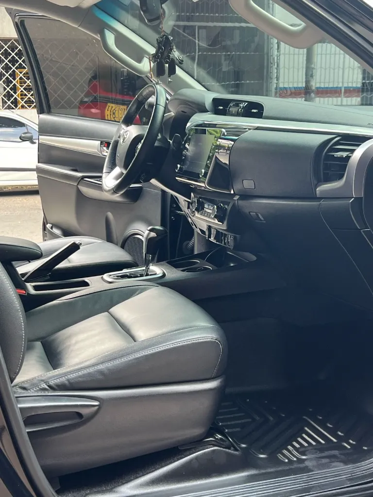 TOYOTA HILUX SRX 2.8 DIÉSEL AUT 4X4 2021 (11).webp