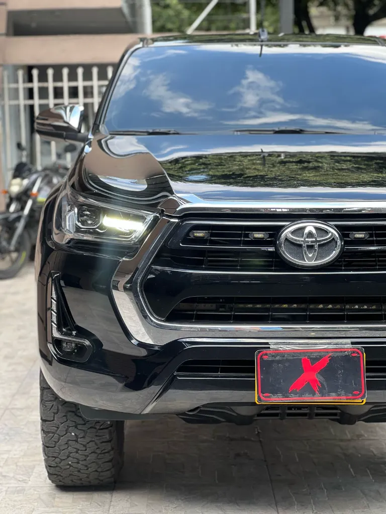 TOYOTA HILUX SRX 2.8 DIÉSEL AUT 4X4 2021 (7).webp