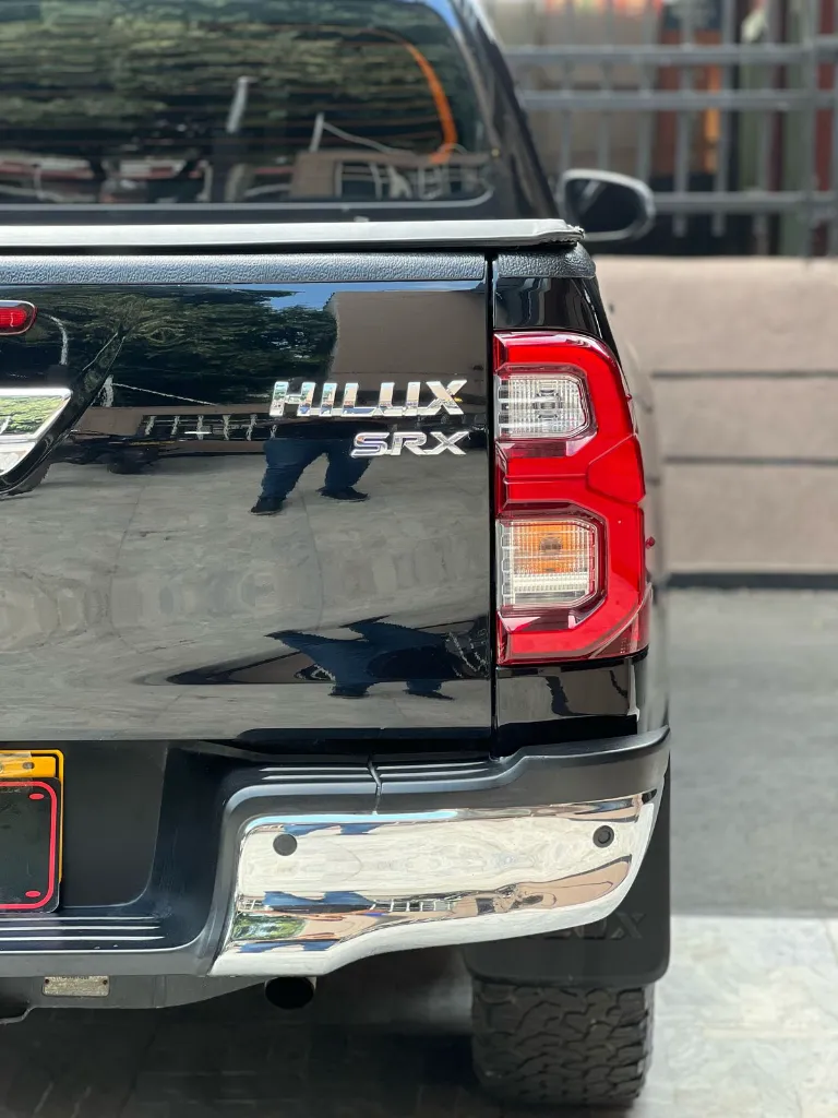 TOYOTA HILUX SRX 2.8 DIÉSEL AUT 4X4 2021 (8).webp